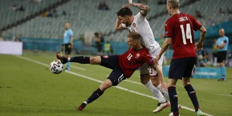 2 đội bóng Séc và Đan Mạch đã có nhiều giao chiến kịch liệt trên sân cỏ