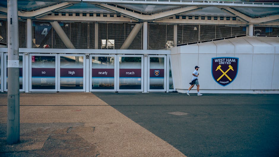 Kết quả West Ham 0-1 Arsenal: Trossard định đoạt trận cầu nhiều thẻ phạt