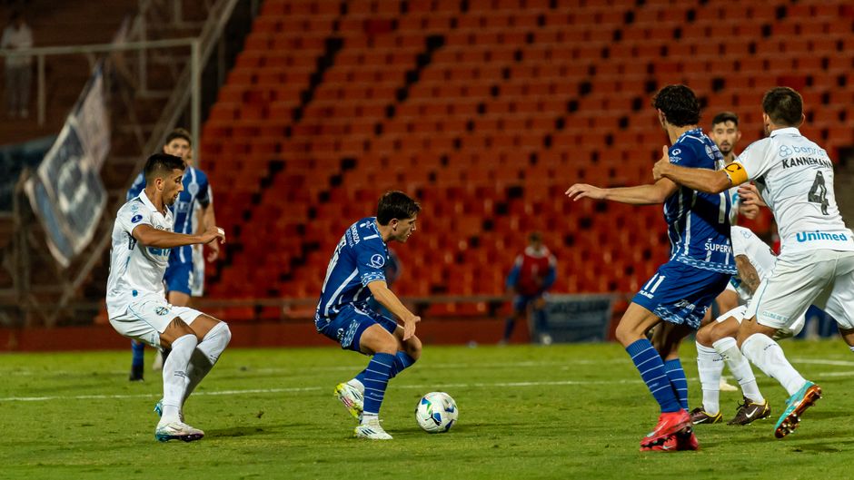 Soi kèo tài xỉu, phạt góc trận U. Catolica vs Everton de Vina, 07:30 ngày 01/07